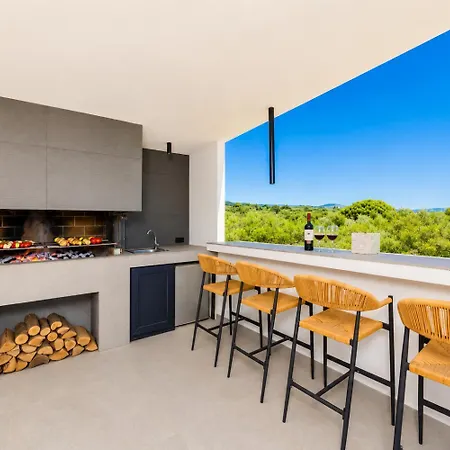 Villa Vatia 2 *
